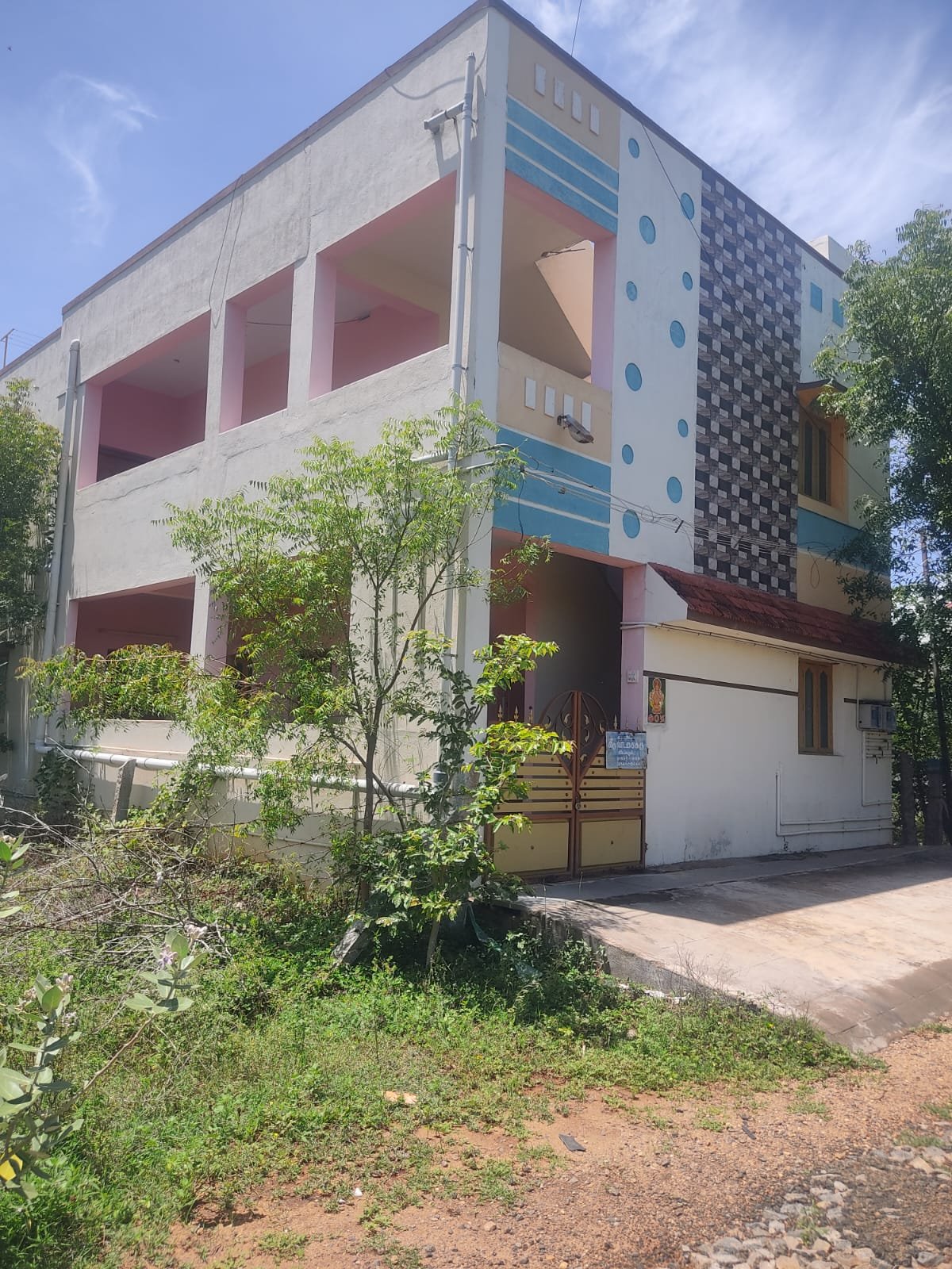 Land 1736 sqft